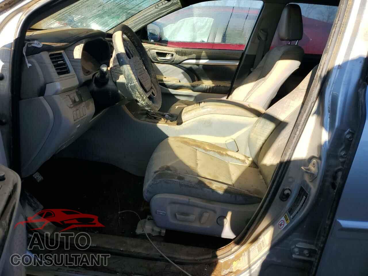 TOYOTA HIGHLANDER 2018 - 5TDKZRFH5JS529104