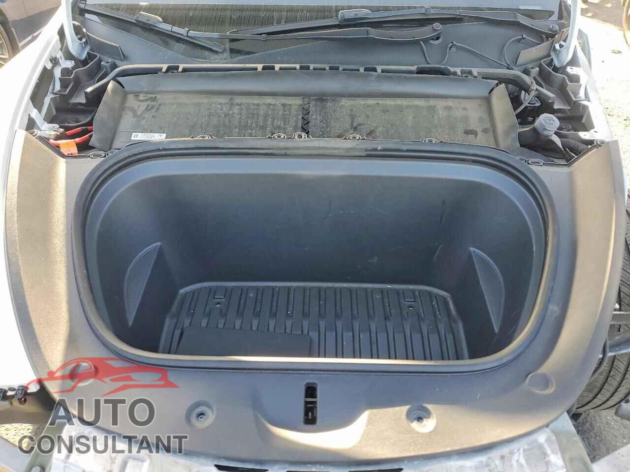 TESLA MODEL Y 2023 - 7SAYGDEE8PF746270