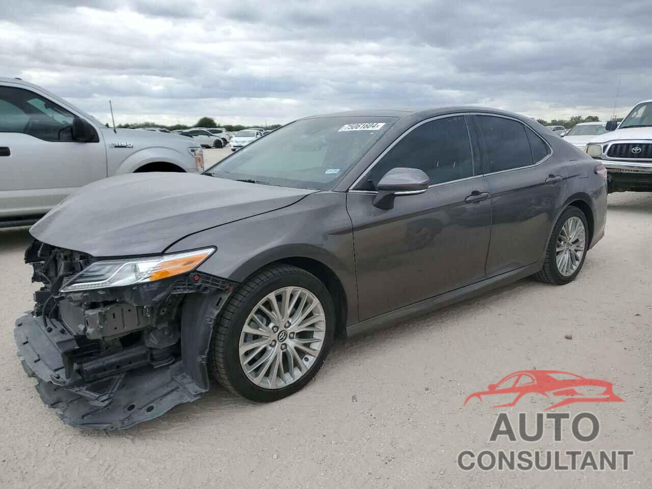 TOYOTA CAMRY 2018 - 4T1B11HK2JU037753