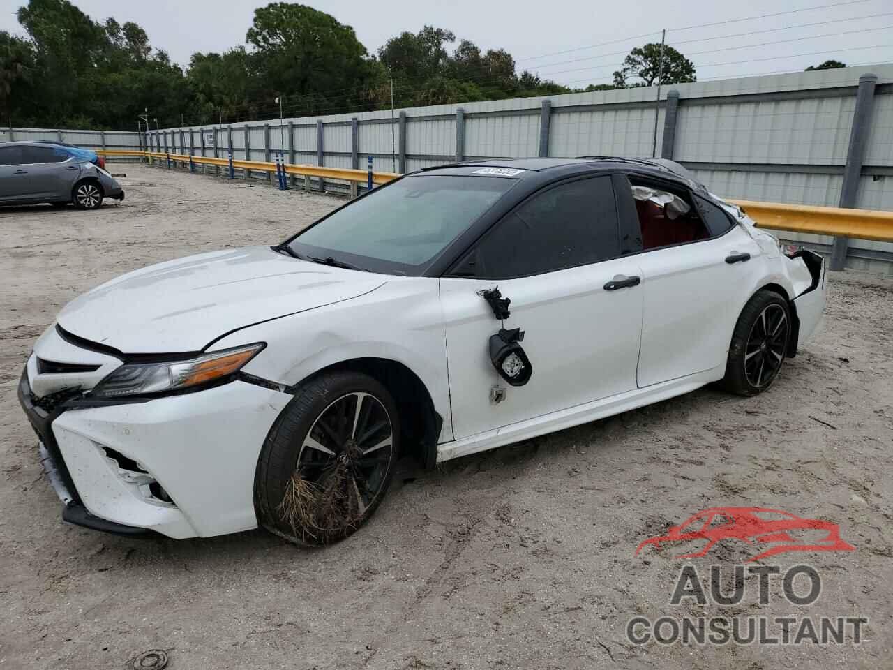 TOYOTA CAMRY 2018 - 4T1B61HK8JU124946