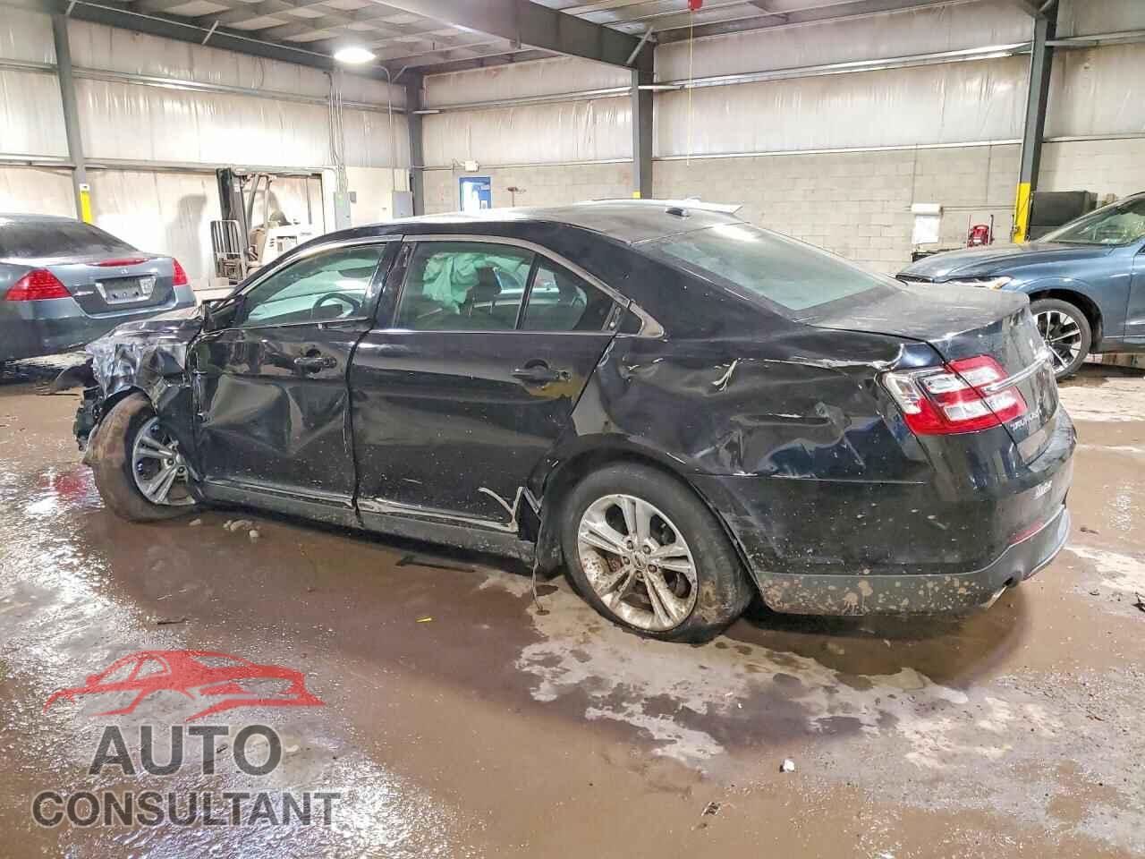 FORD TAURUS 2018 - 1FAHP2E83JG134170