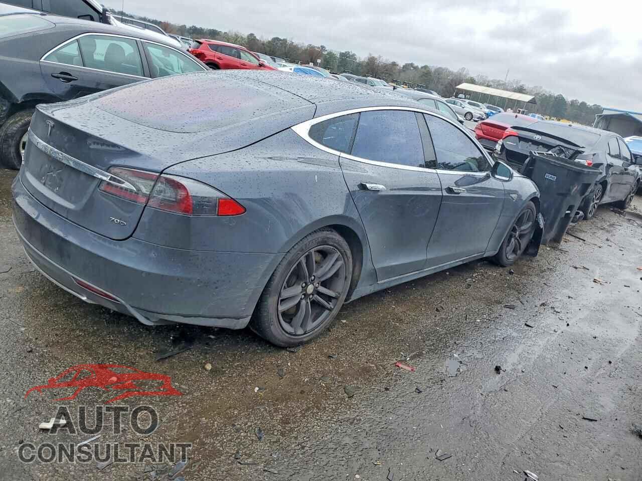 TESLA MODEL S 2015 - 5YJSA1E21FF112323