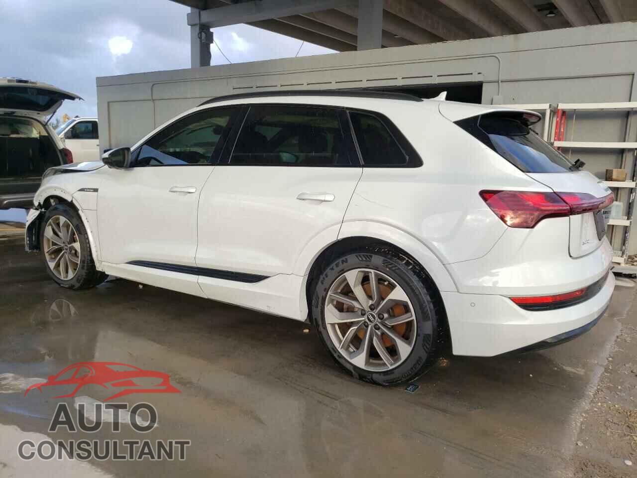 AUDI E-TRON 2021 - WA1LAAGE4MB041172
