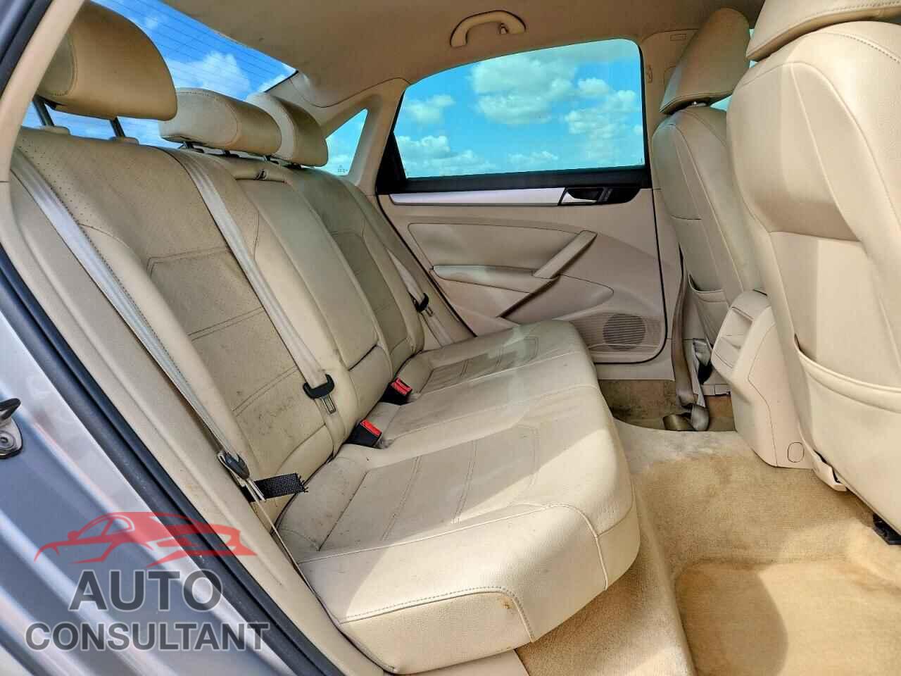 VOLKSWAGEN PASSAT 2012 - 1VWBP7A35CC099680