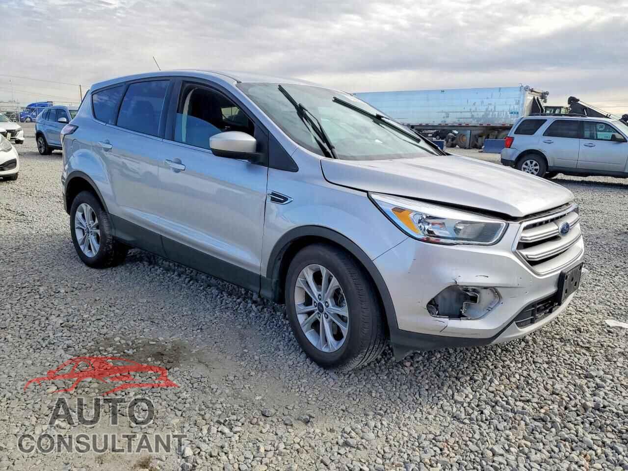 FORD ESCAPE 2017 - 1FMCU9GD1HUB43568