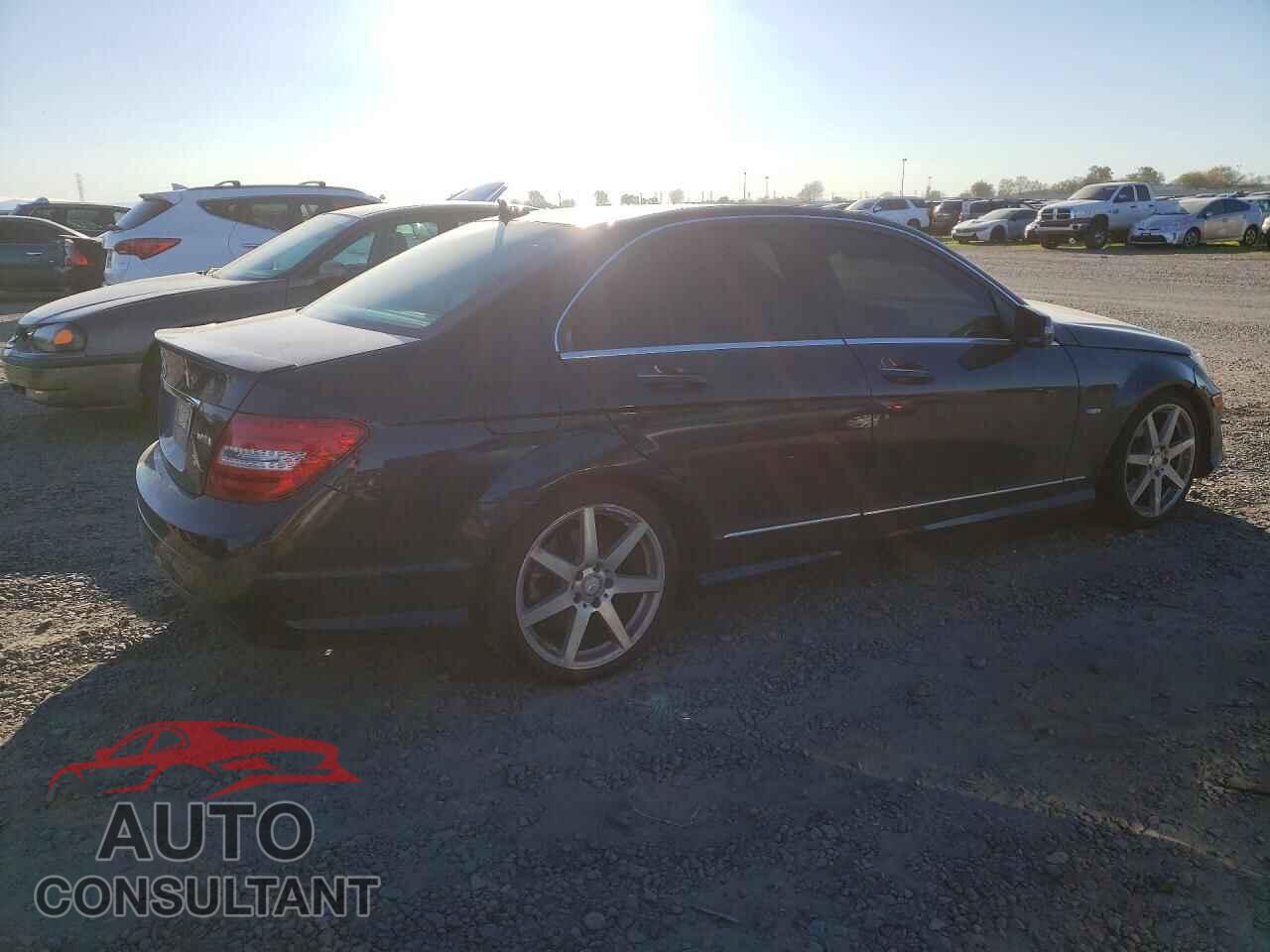 MERCEDES-BENZ C-CLASS 2012 - WDDGF4HB1CR220134