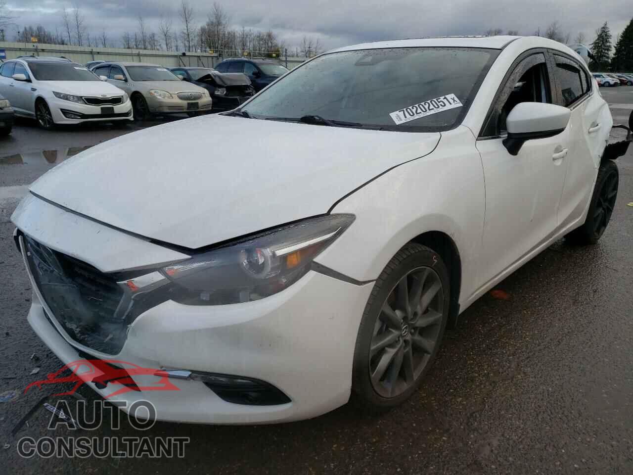 MAZDA 3 2018 - 3MZBN1M30JM276422