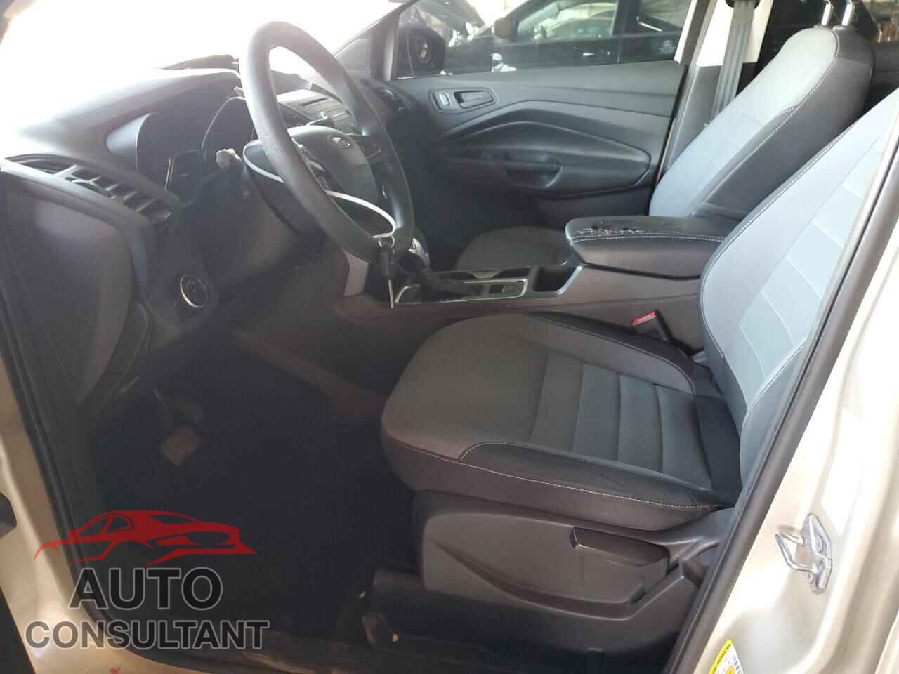 FORD ESCAPE 2017 - 1FMCU0F72HUC11383