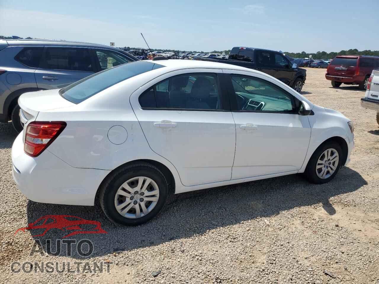 CHEVROLET SONIC 2018 - 1G1JB5SH2J4100151