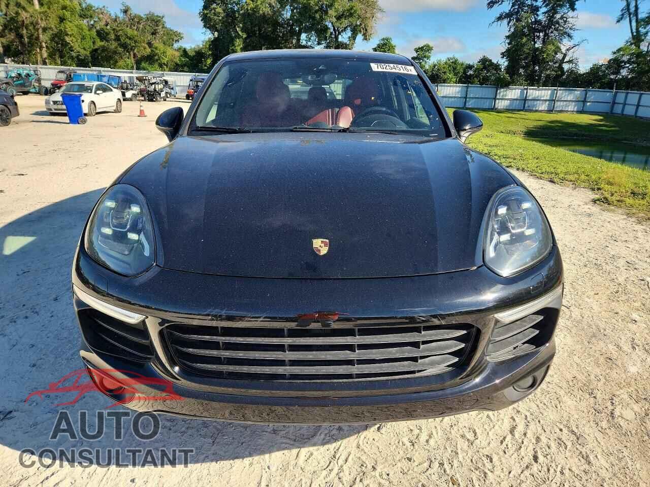 PORSCHE CAYENNE 2018 - WP1AA2A23JKA06005