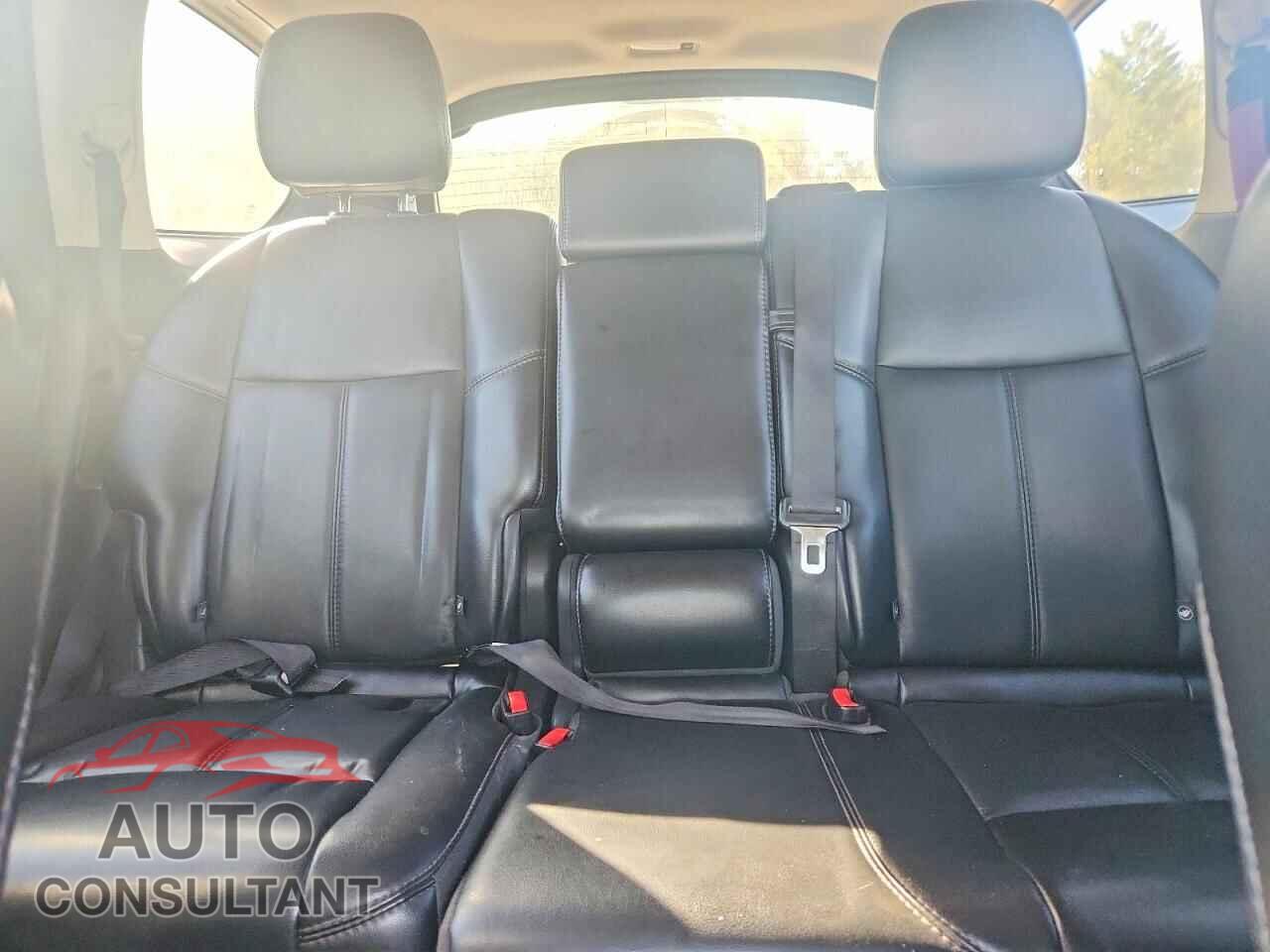 NISSAN PATHFINDER 2017 - 5N1DR2MM5HC661545