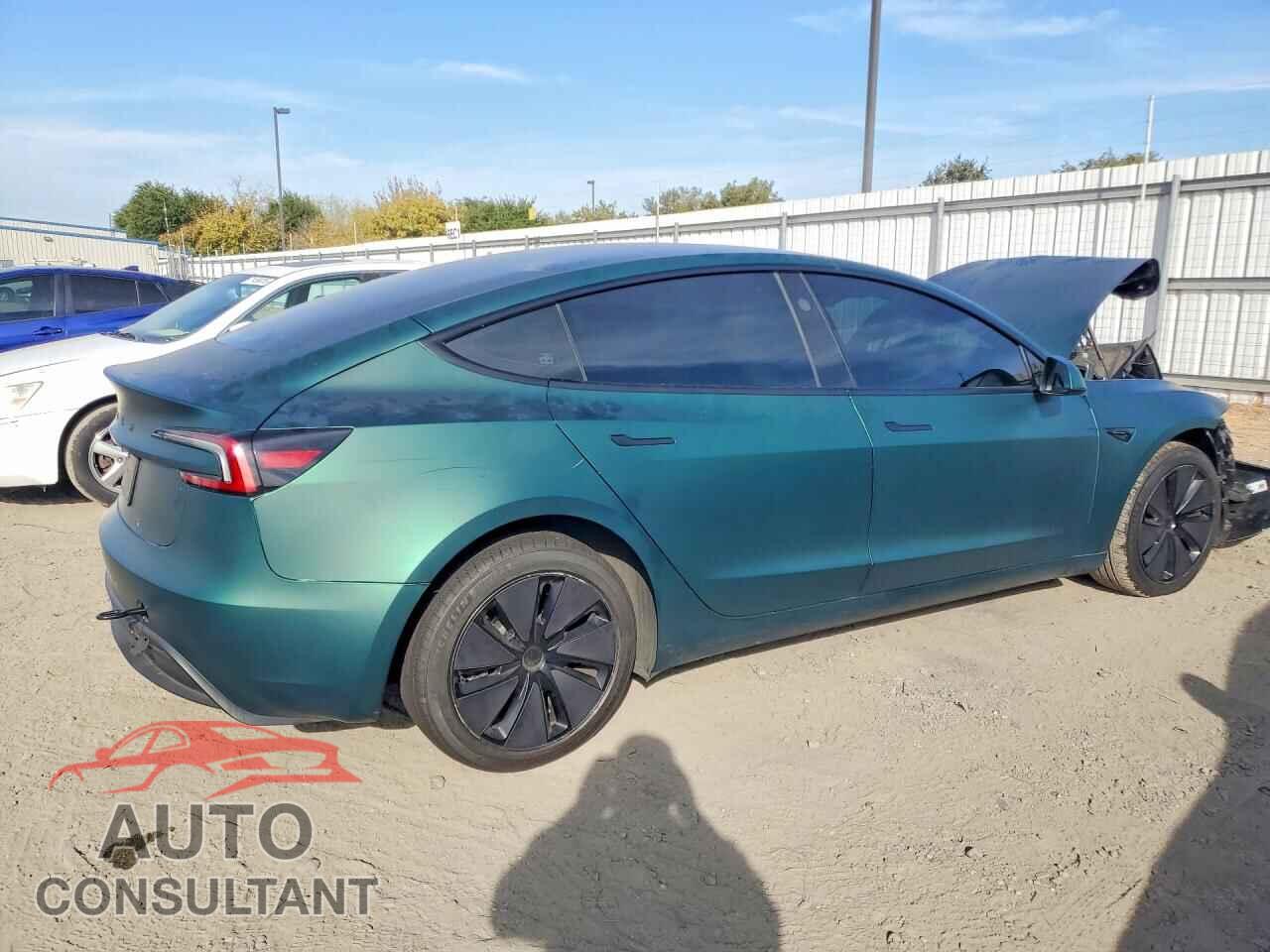 TESLA MODEL 3 2024 - 5YJ3E1EA9RF860726