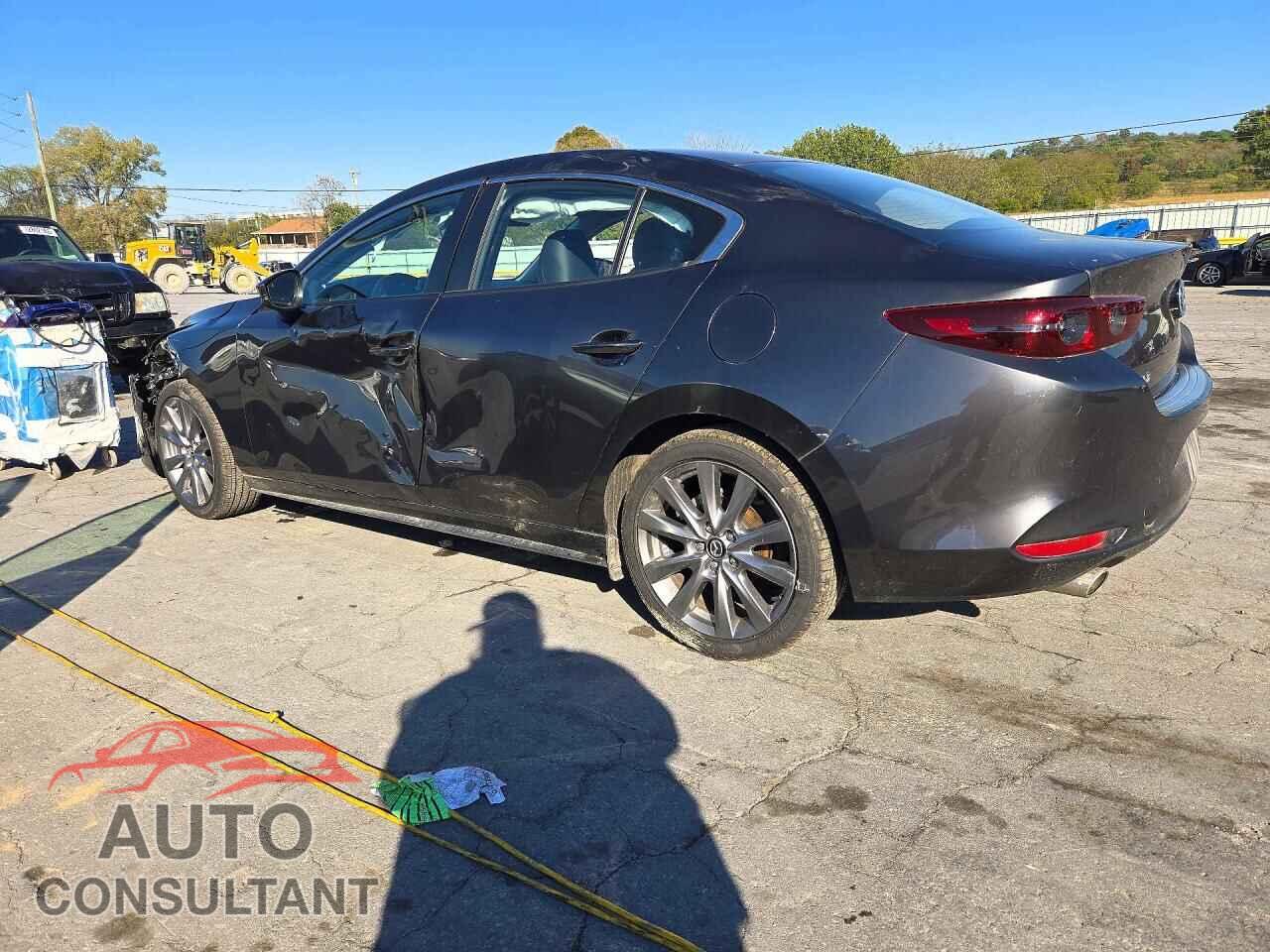 MAZDA 3 2021 - JM1BPBCLXM1330086