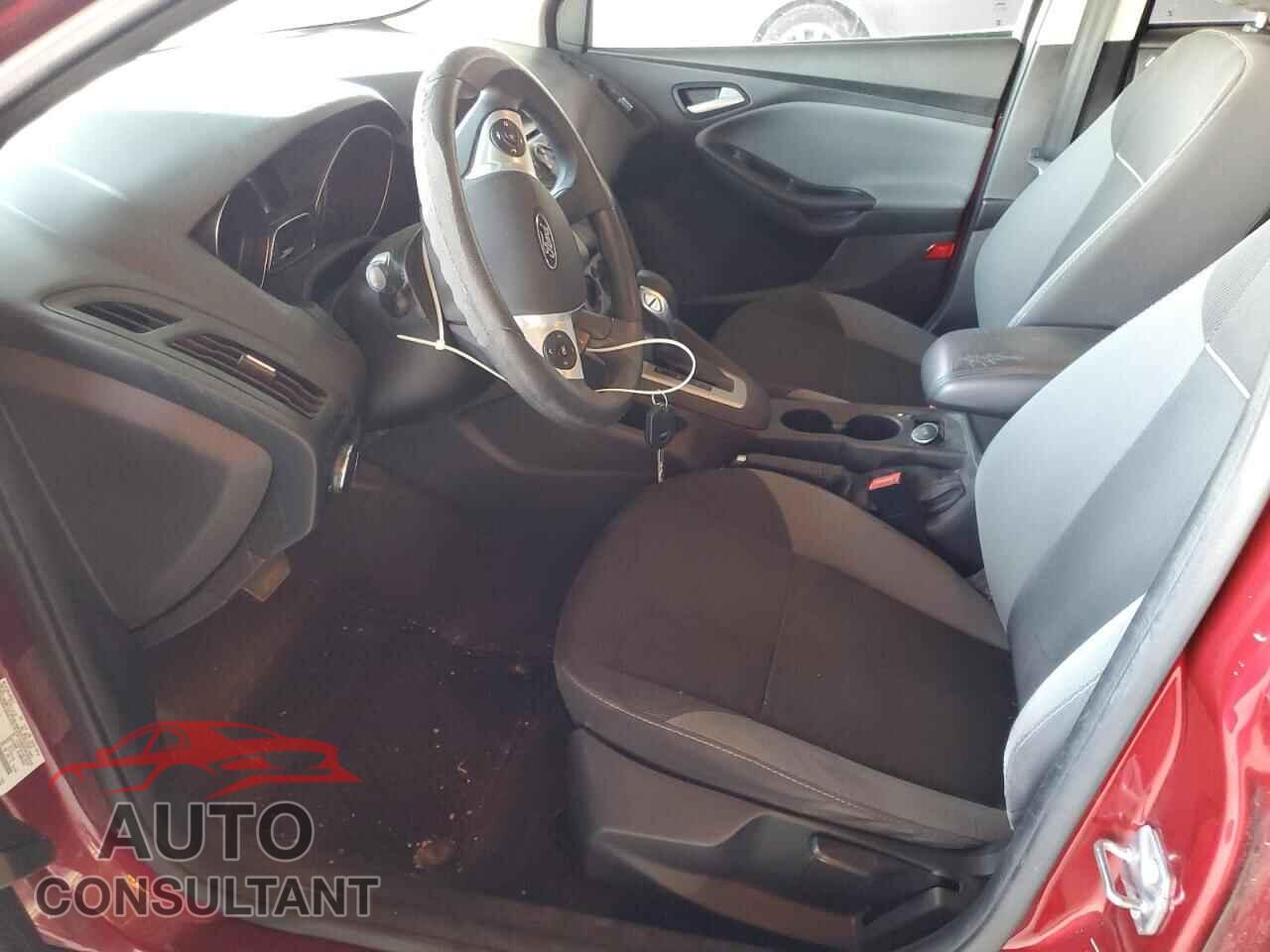 FORD FOCUS 2014 - 1FADP3F2XEL235427