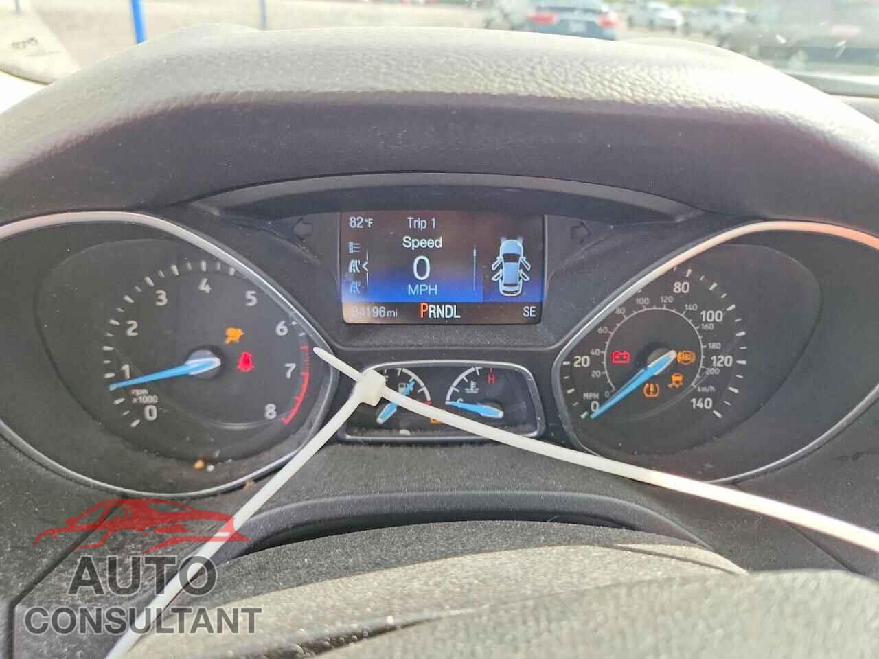 FORD FOCUS 2018 - 1FADP3F2XJL229931