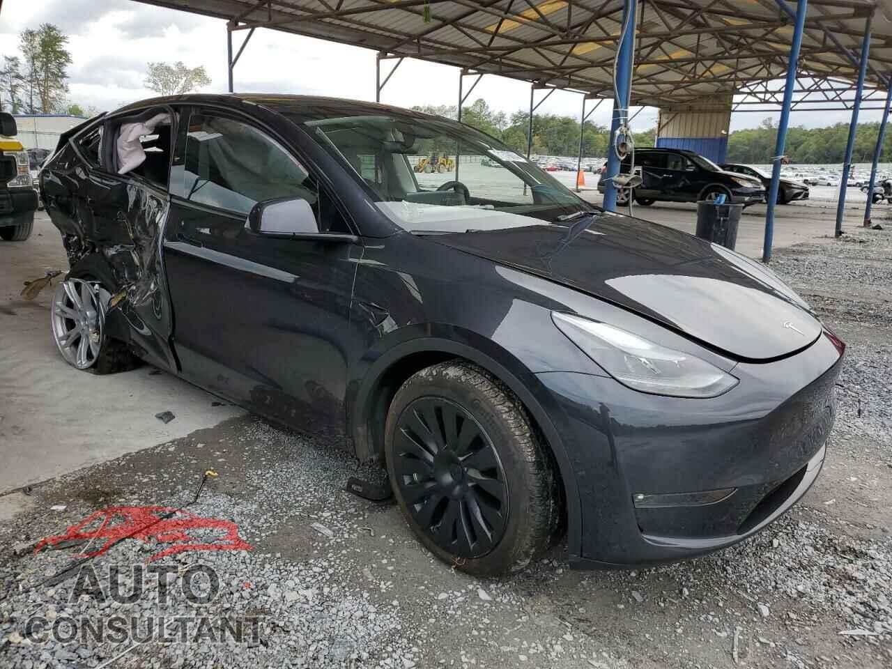 TESLA MODEL Y 2024 - 7SAYGAEE0RF990626