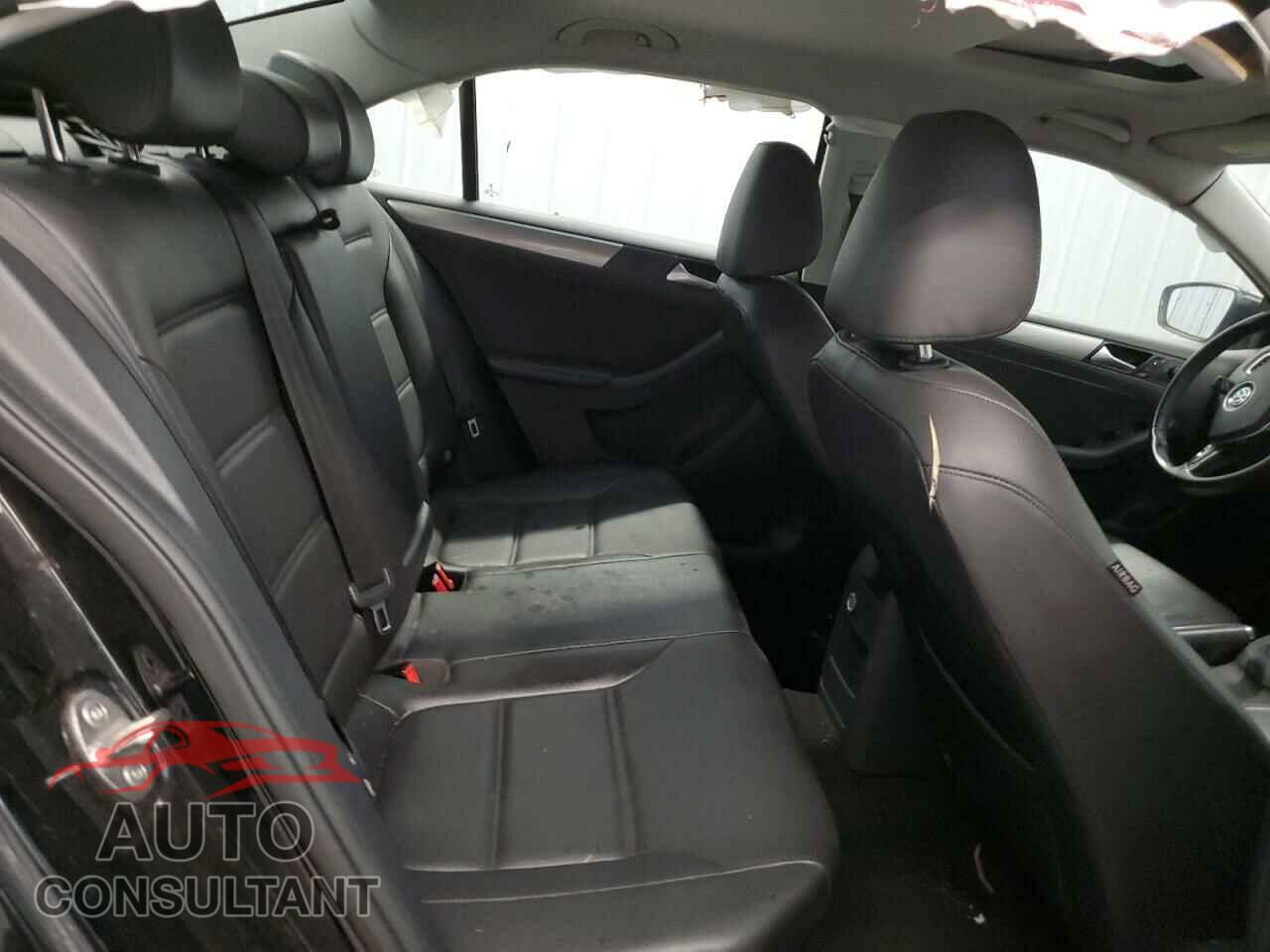 VOLKSWAGEN JETTA 2018 - 3VWDB7AJ9JM242566