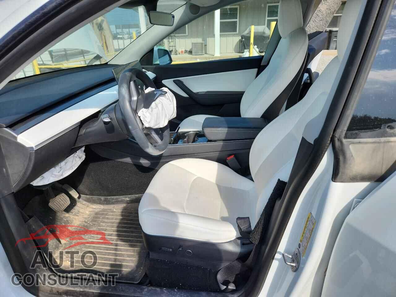 TESLA MODEL Y 2021 - 5YJYGDEE9MF099385
