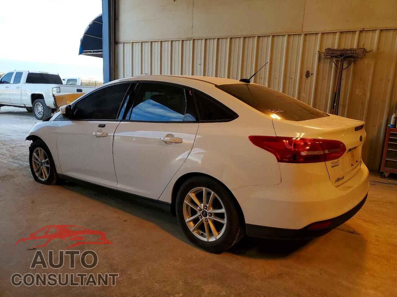 FORD FOCUS 2015 - 1FADP3F27FL261260