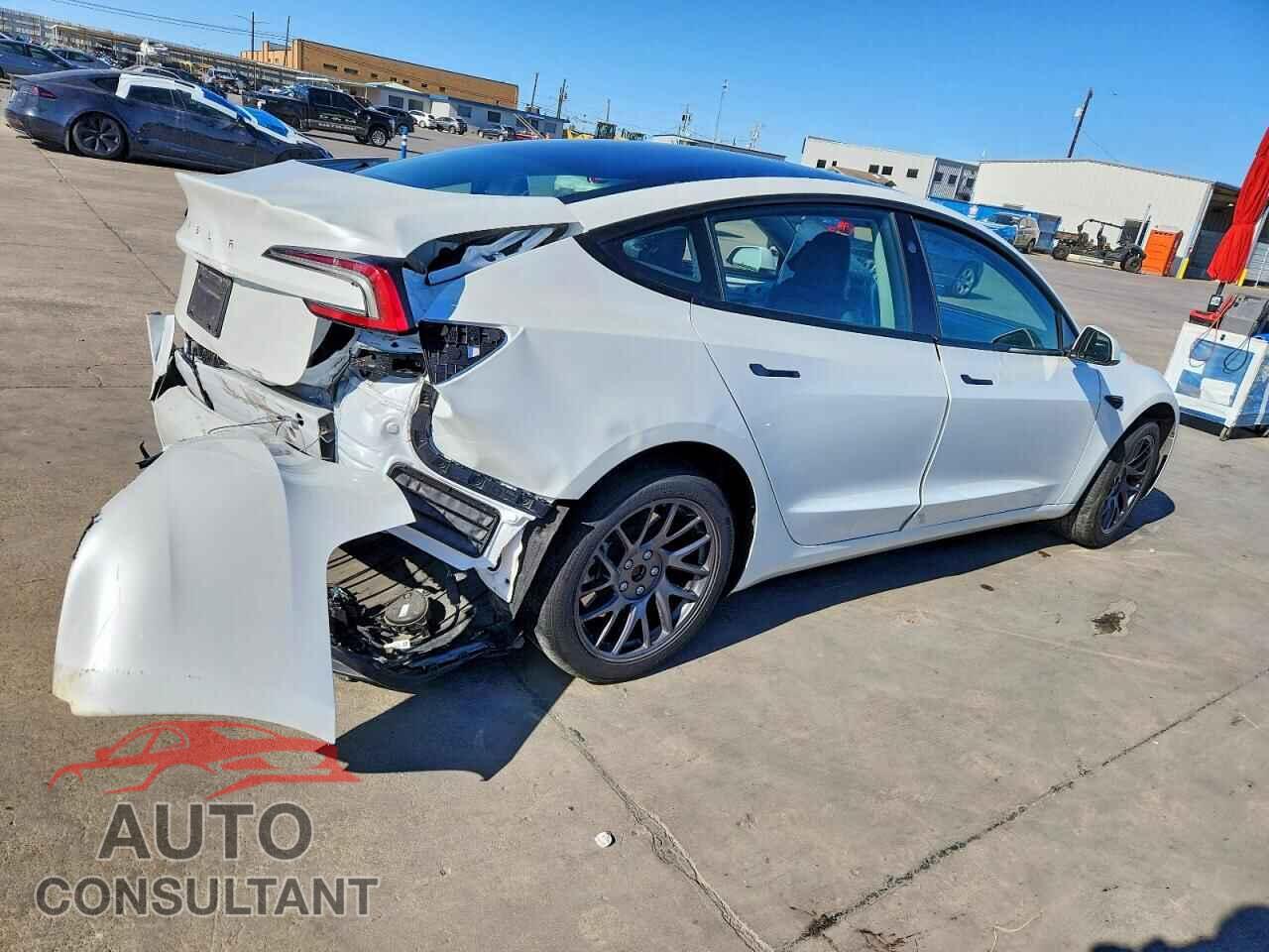 TESLA MODEL 3 2025 - 5YJ3E1EA4SF042116
