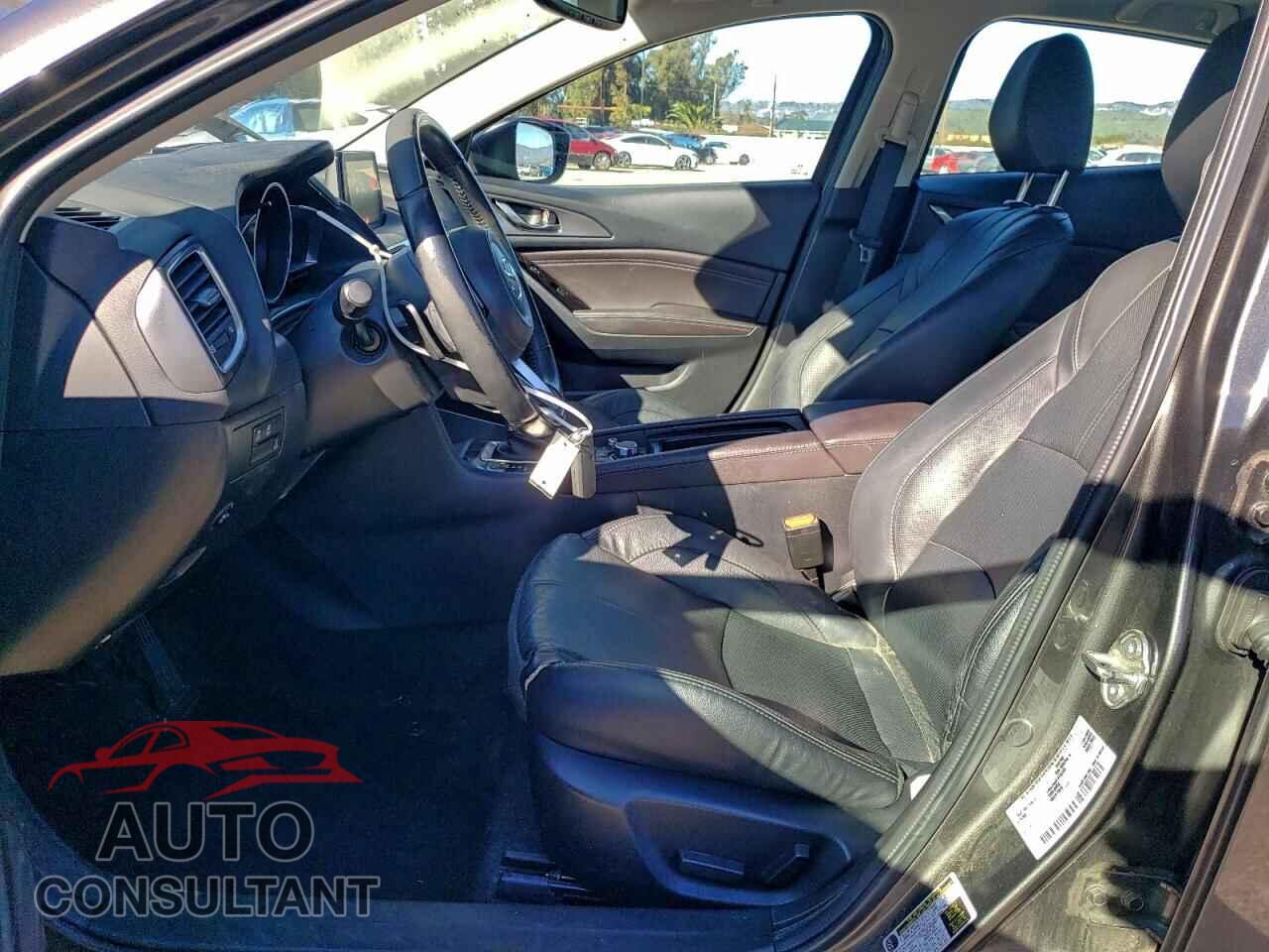 MAZDA 3 2018 - 3MZBN1M33JM276608