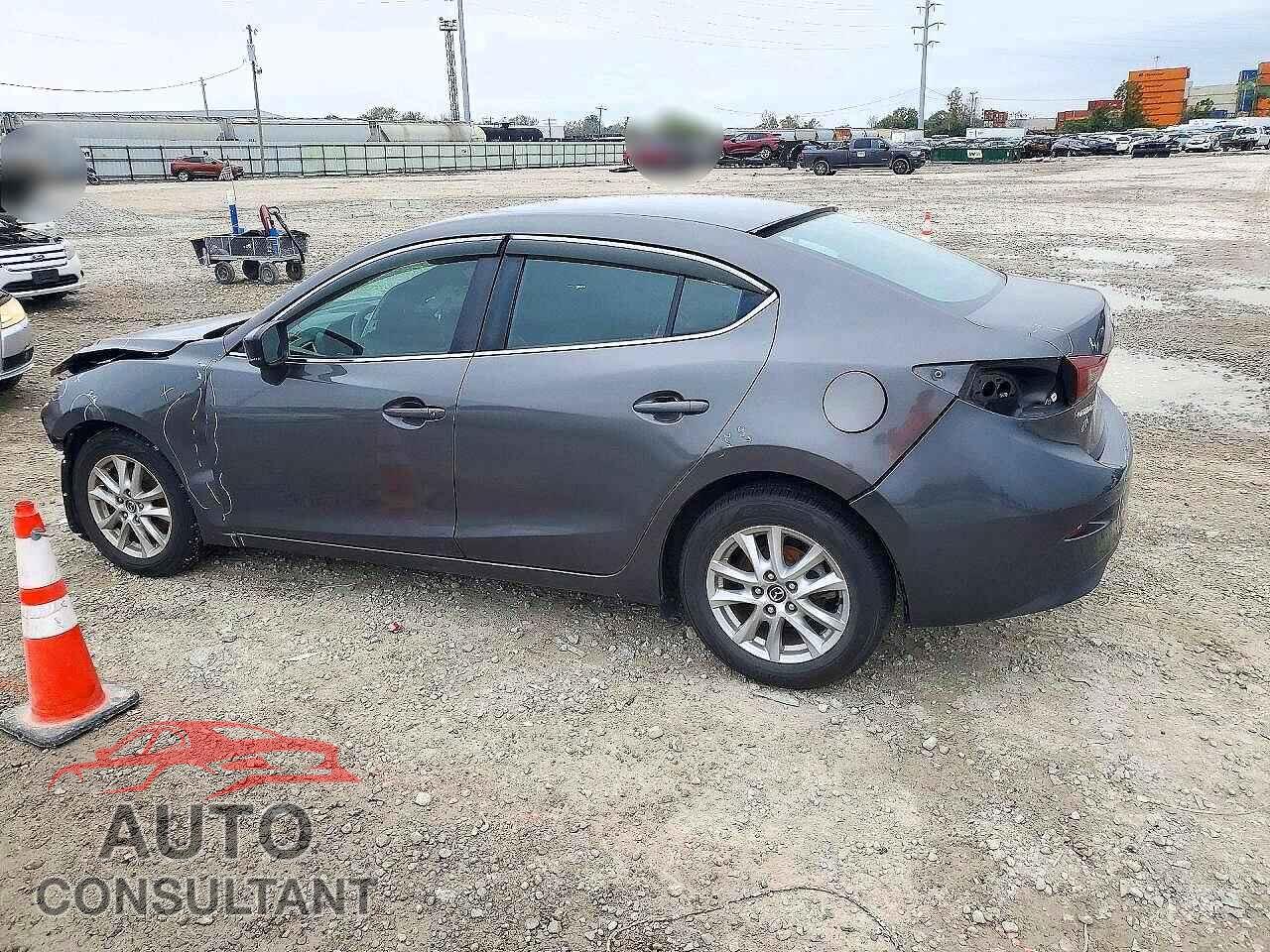 MAZDA 3 2018 - 3MZBN1U73JM264848