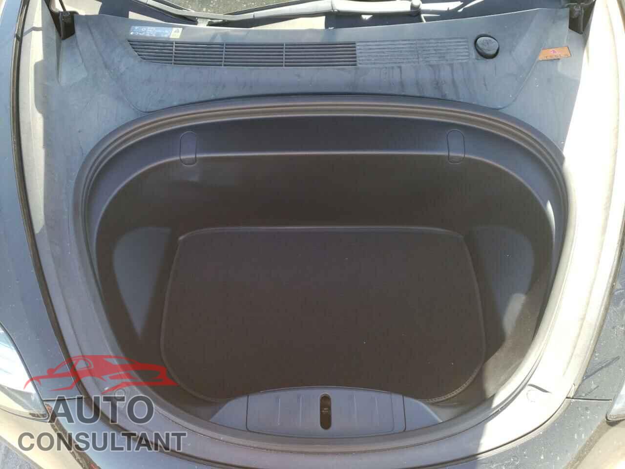 TESLA MODEL 3 2018 - 5YJ3E1EA8JF039427