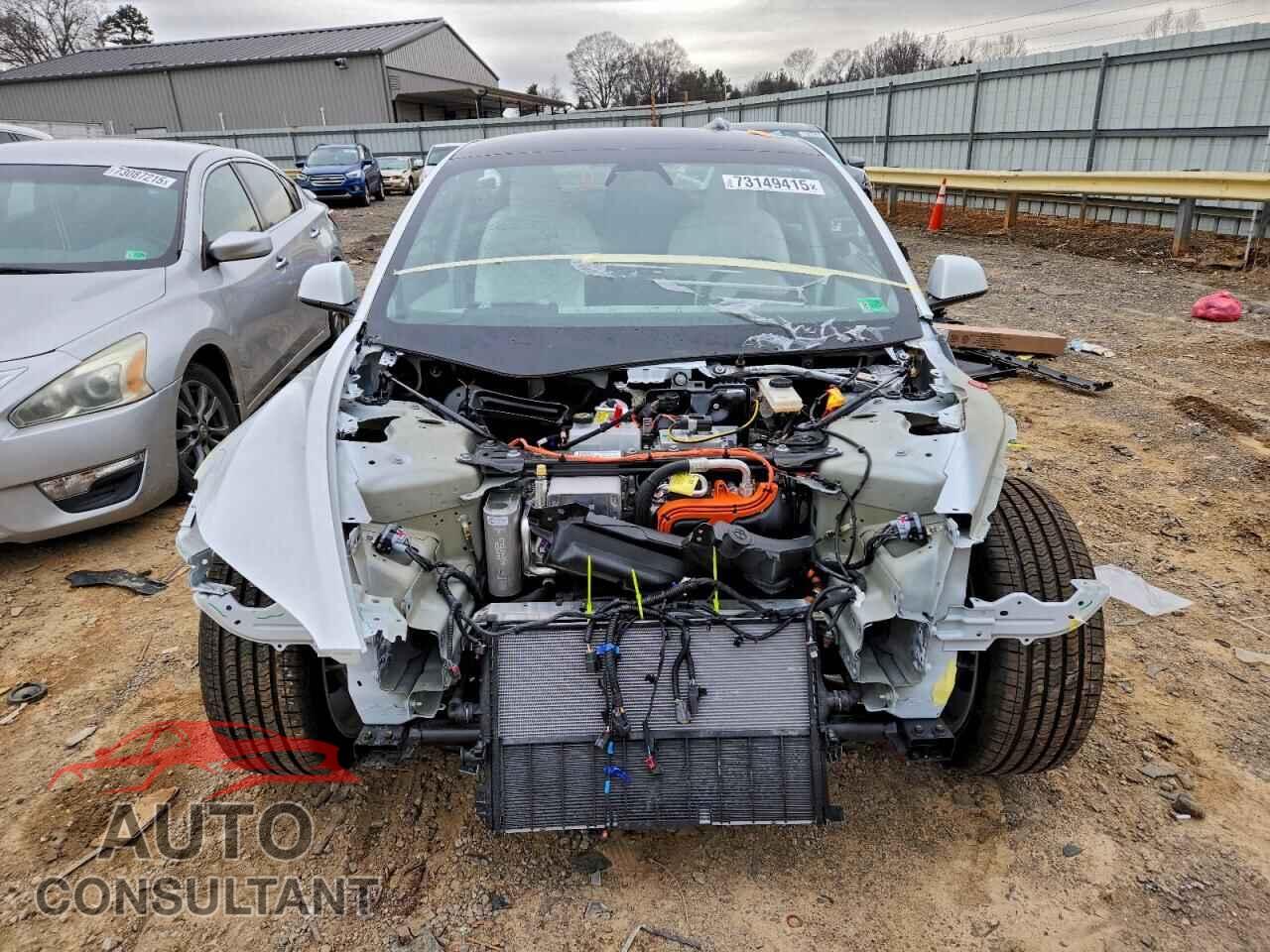 TESLA MODEL 3 2025 - 5YJ3E1EB7SF049005