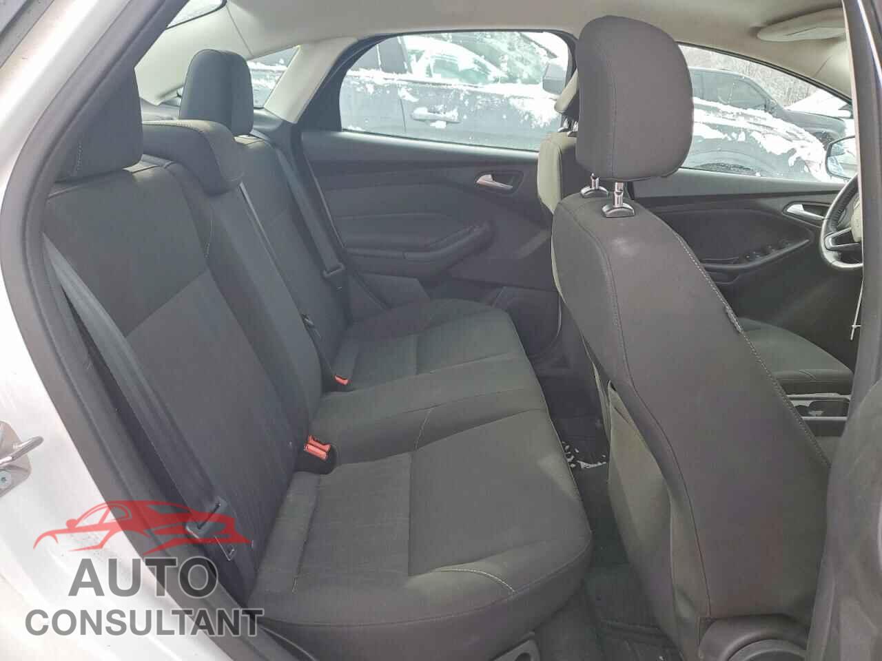 FORD FOCUS 2015 - 1FADP3F27FL293142