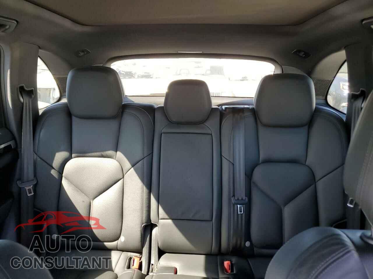 PORSCHE CAYENNE 2016 - WP1AA2A29GLA06352