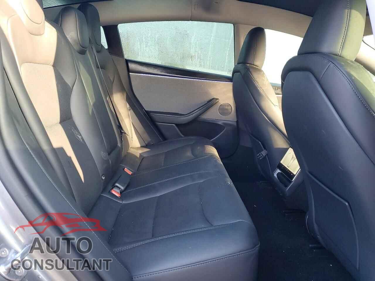 TESLA MODEL 3 2025 - 5YJ3E1EA2SF018848