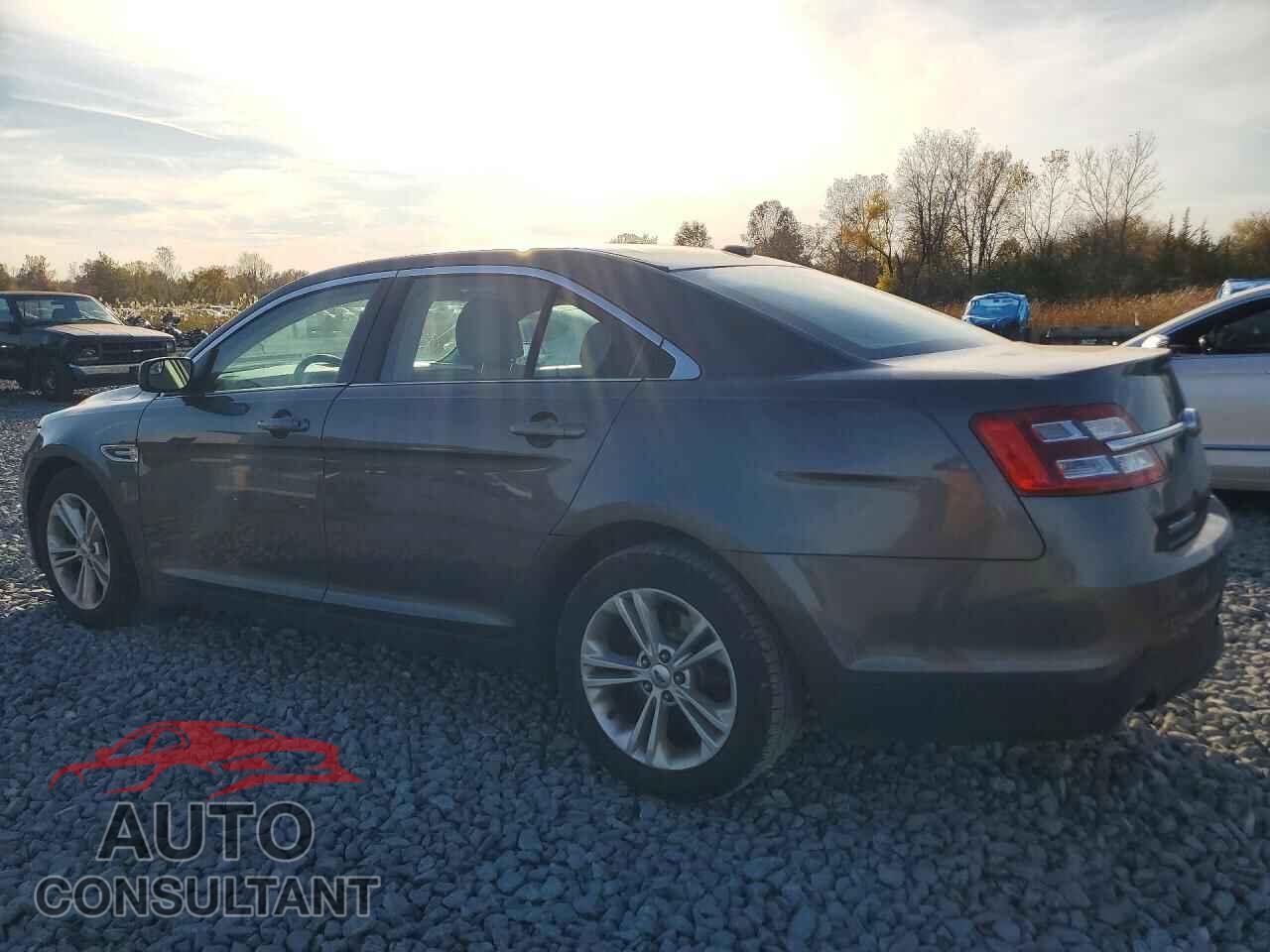 FORD TAURUS 2018 - 1FAHP2D85JG119560