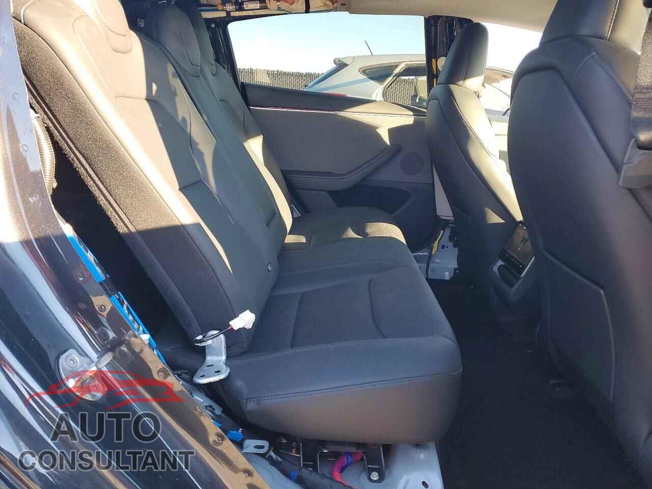 TESLA MODEL 3 2024 - 5YJ3E1EA3RF748519