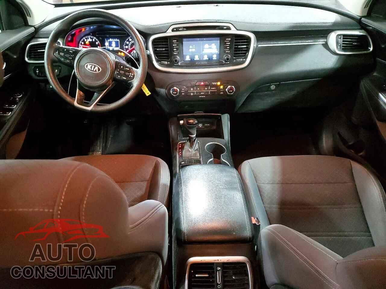 KIA SORENTO 2018 - 5XYPG4A32JG351238