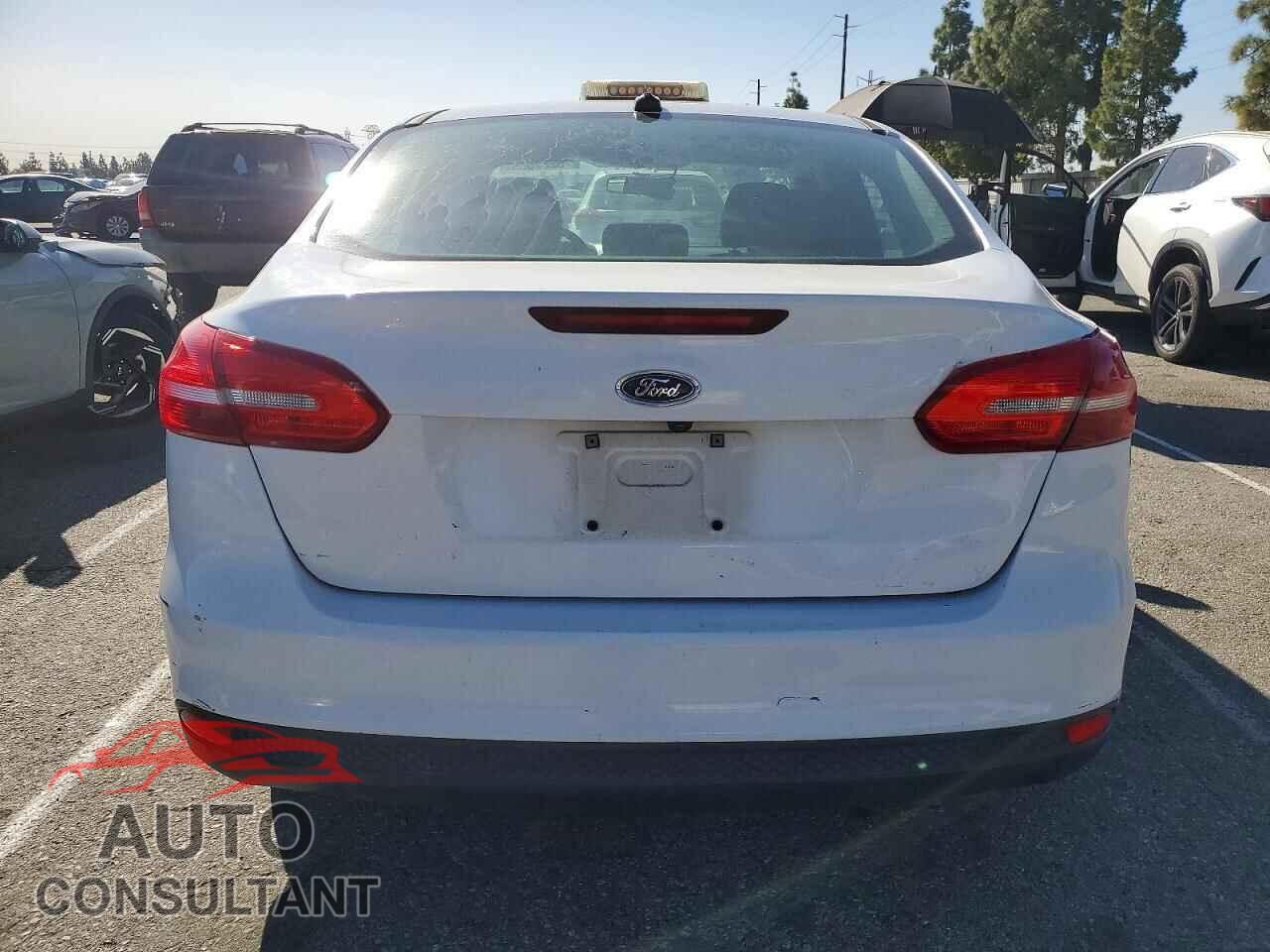 FORD FOCUS 2017 - 1FADP3E21HL329198
