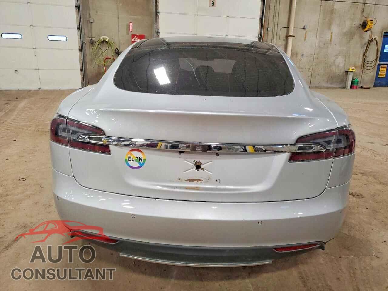 TESLA MODEL S 2015 - 5YJSA1E27FF115128