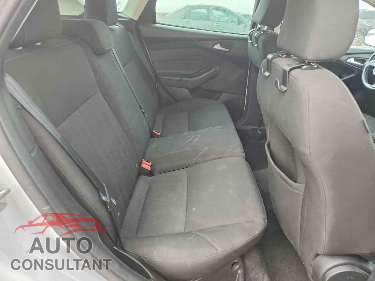 FORD FOCUS 2016 - 1FADP3K23GL395612