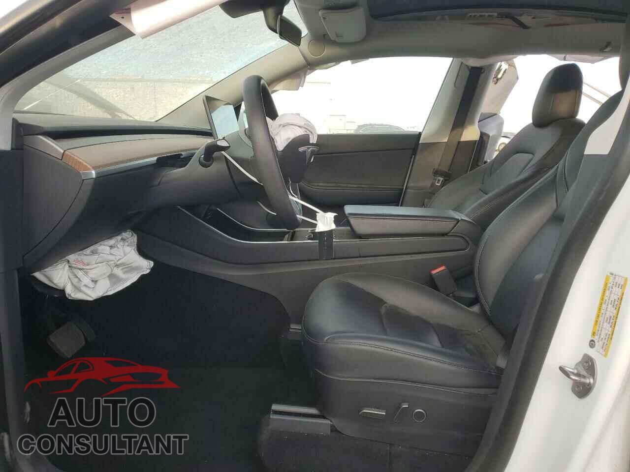 TESLA MODEL Y 2021 - 5YJYGDED6MF103688