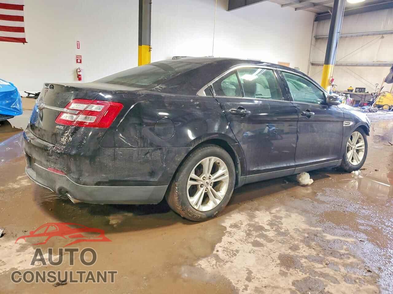 FORD TAURUS 2018 - 1FAHP2E83JG134170