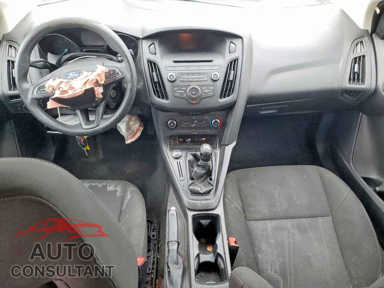 FORD FOCUS 2015 - 1FADP3E28FL362597