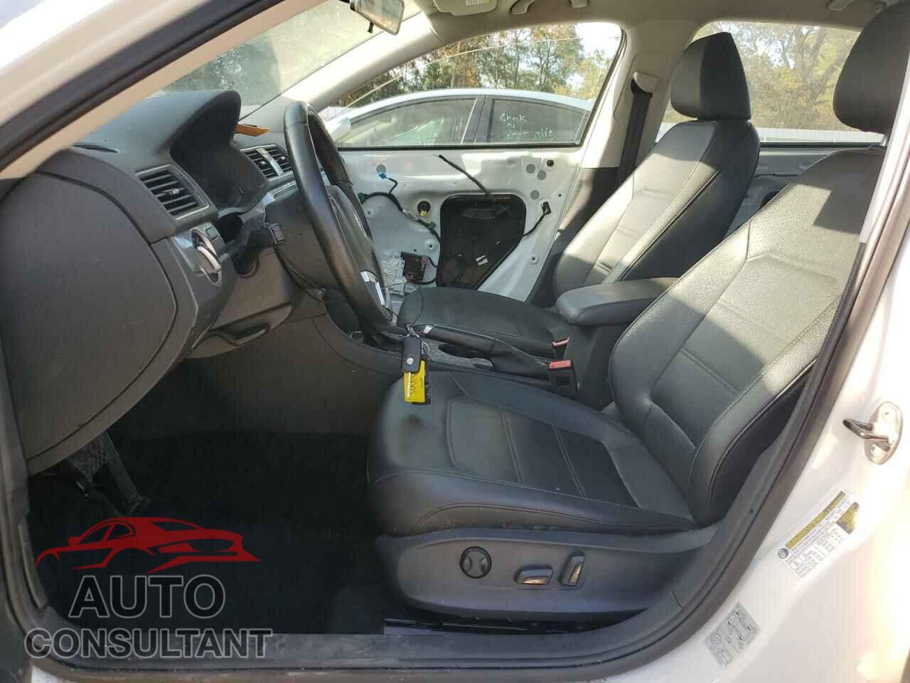 VOLKSWAGEN PASSAT 2014 - 1VWAT7A33EC102036