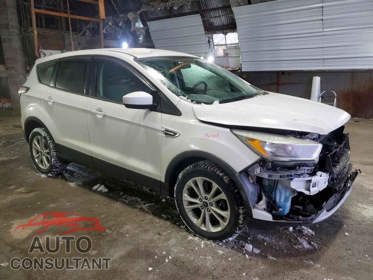 FORD ESCAPE 2017 - 1FMCU9GD0HUD02452