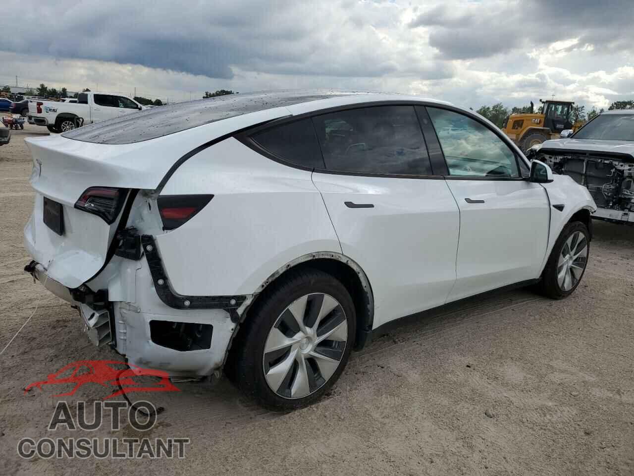 TESLA MODEL Y 2021 - 5YJYGDED3MF134168