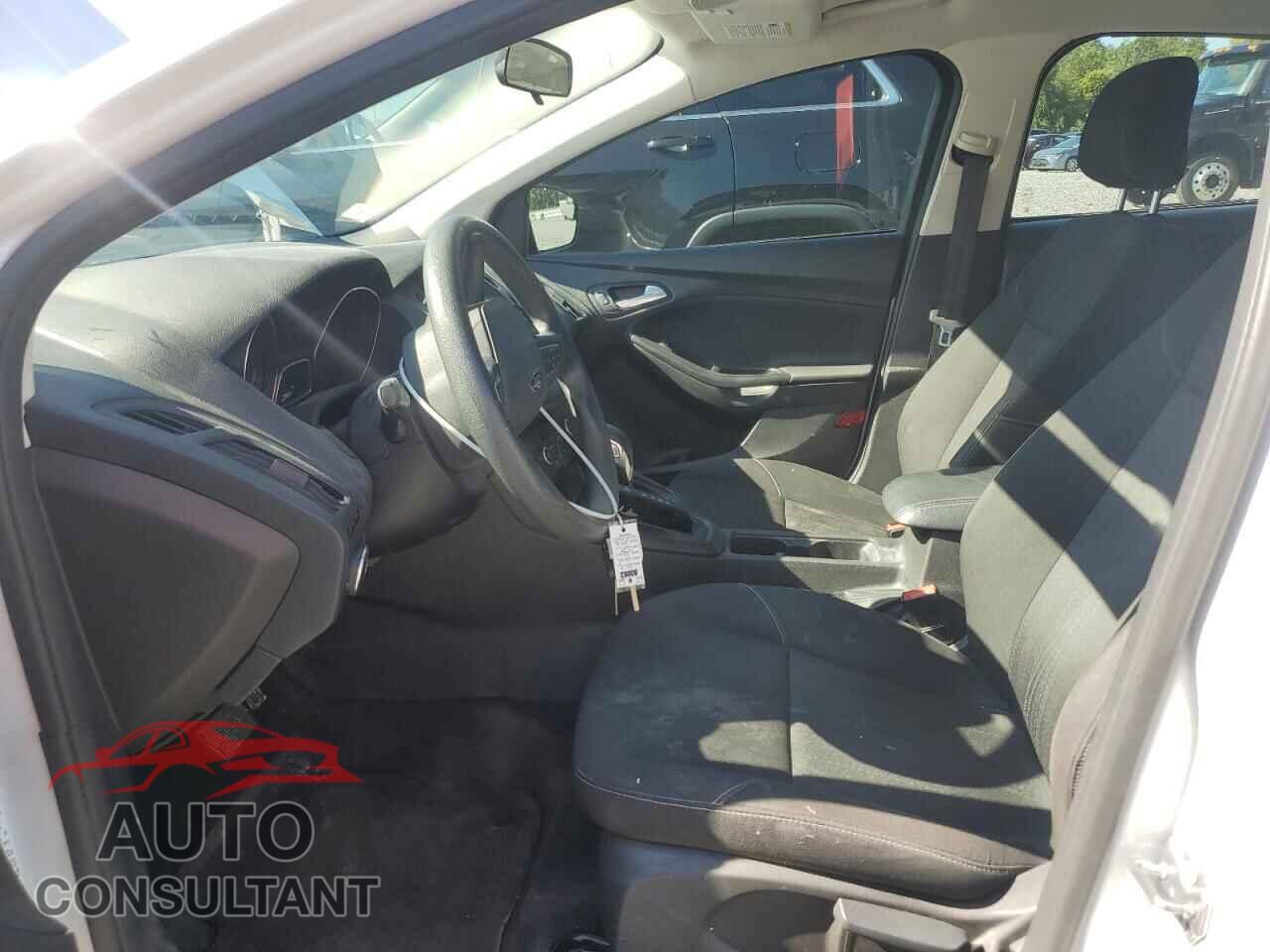 FORD FOCUS 2018 - 1FADP3FE7JL200087