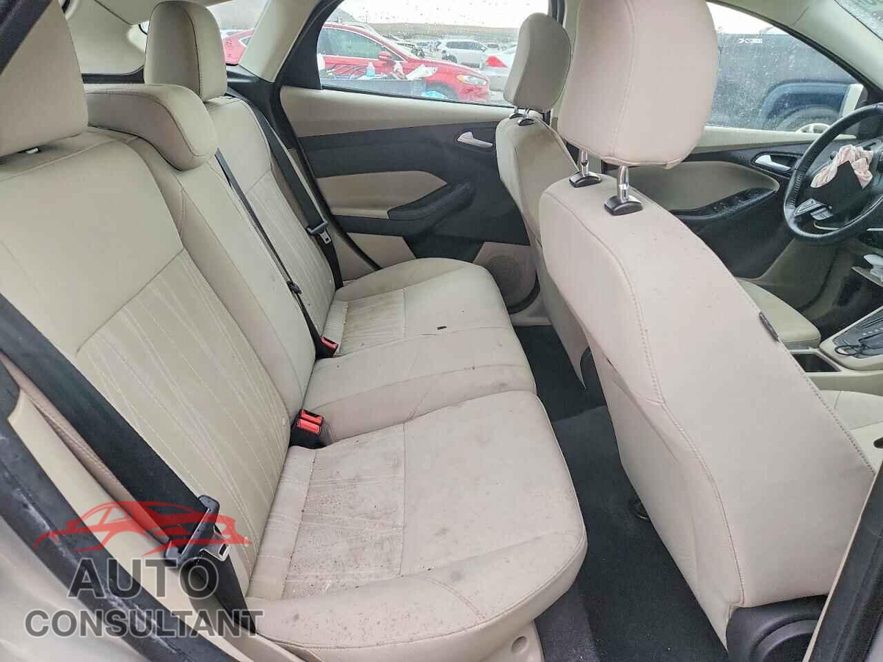FORD FOCUS 2015 - 1FADP3K2XFL324115