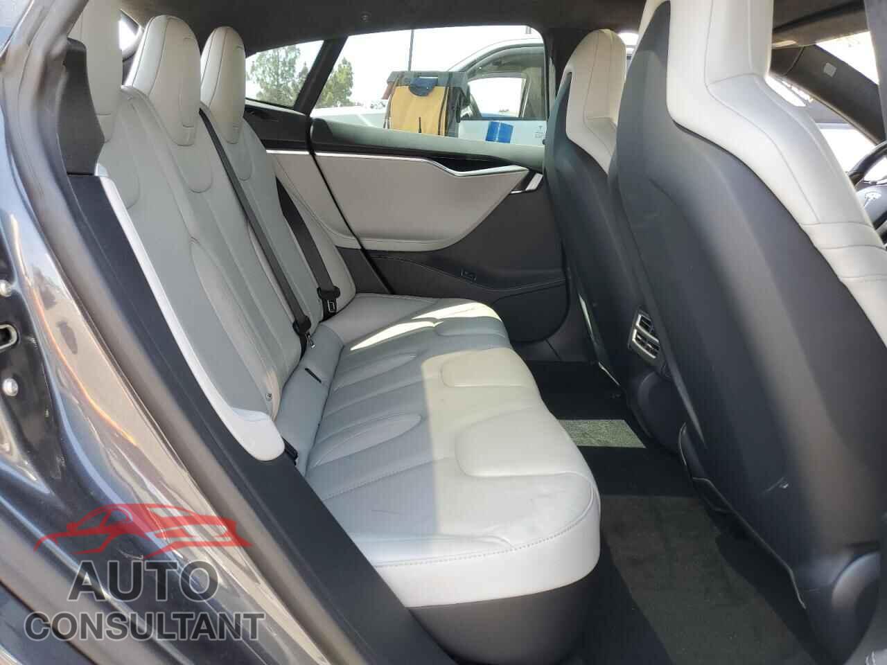TESLA MODEL S 2015 - 5YJSA1E20FF111891