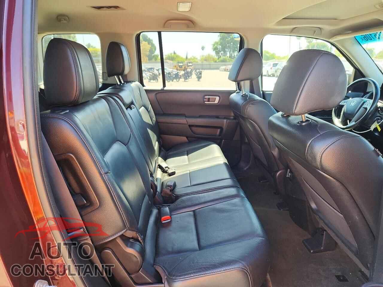 HONDA PILOT 2015 - 5FNYF4H53FB015613