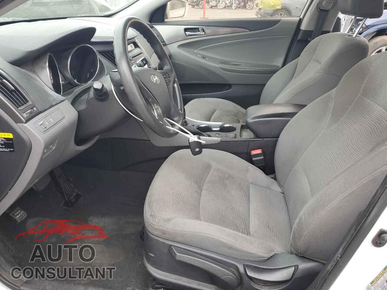 HYUNDAI SONATA 2013 - KMHEC4A45DA083054