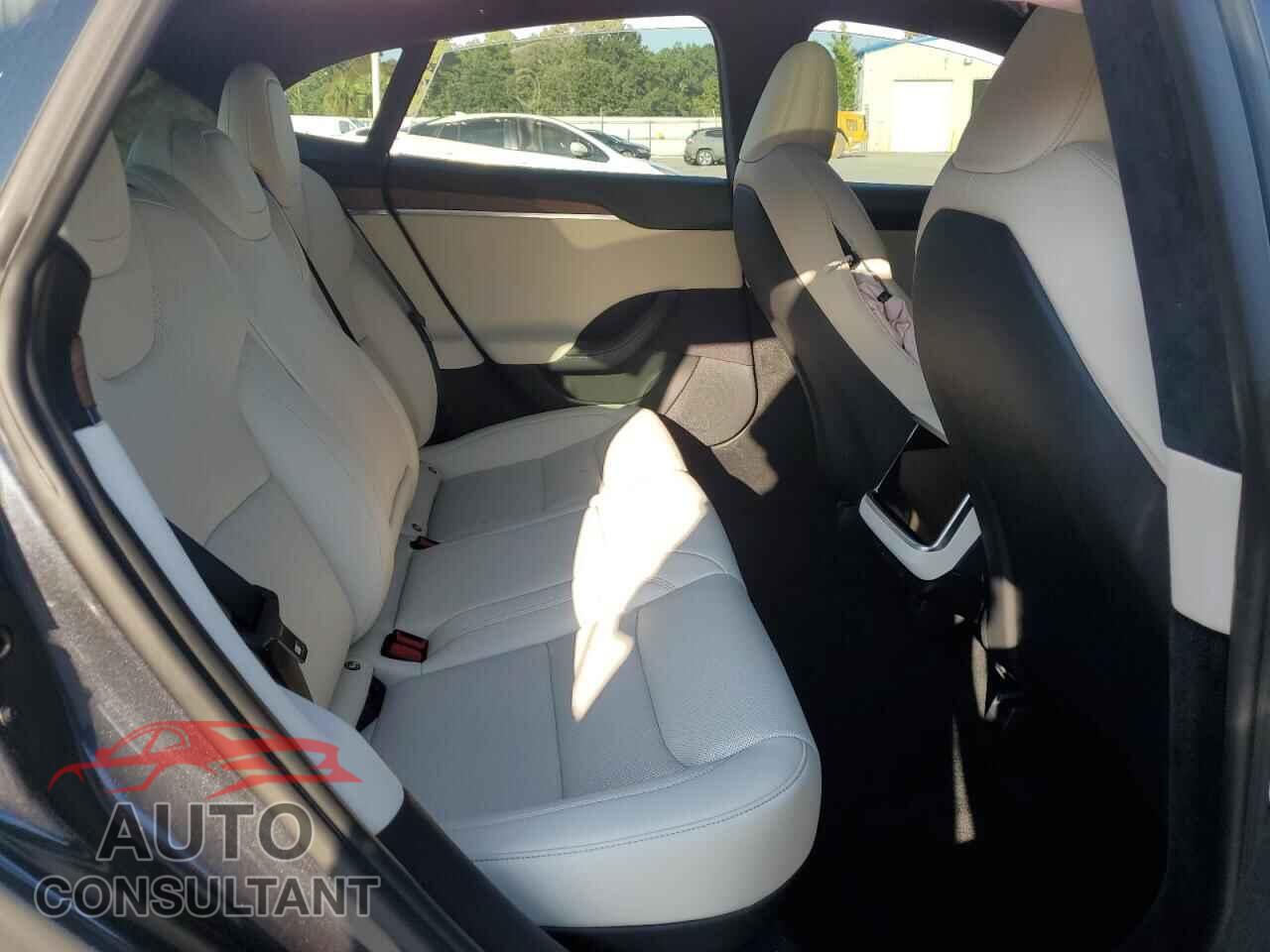 TESLA MODEL S 2024 - 5YJSA1E56RF542993