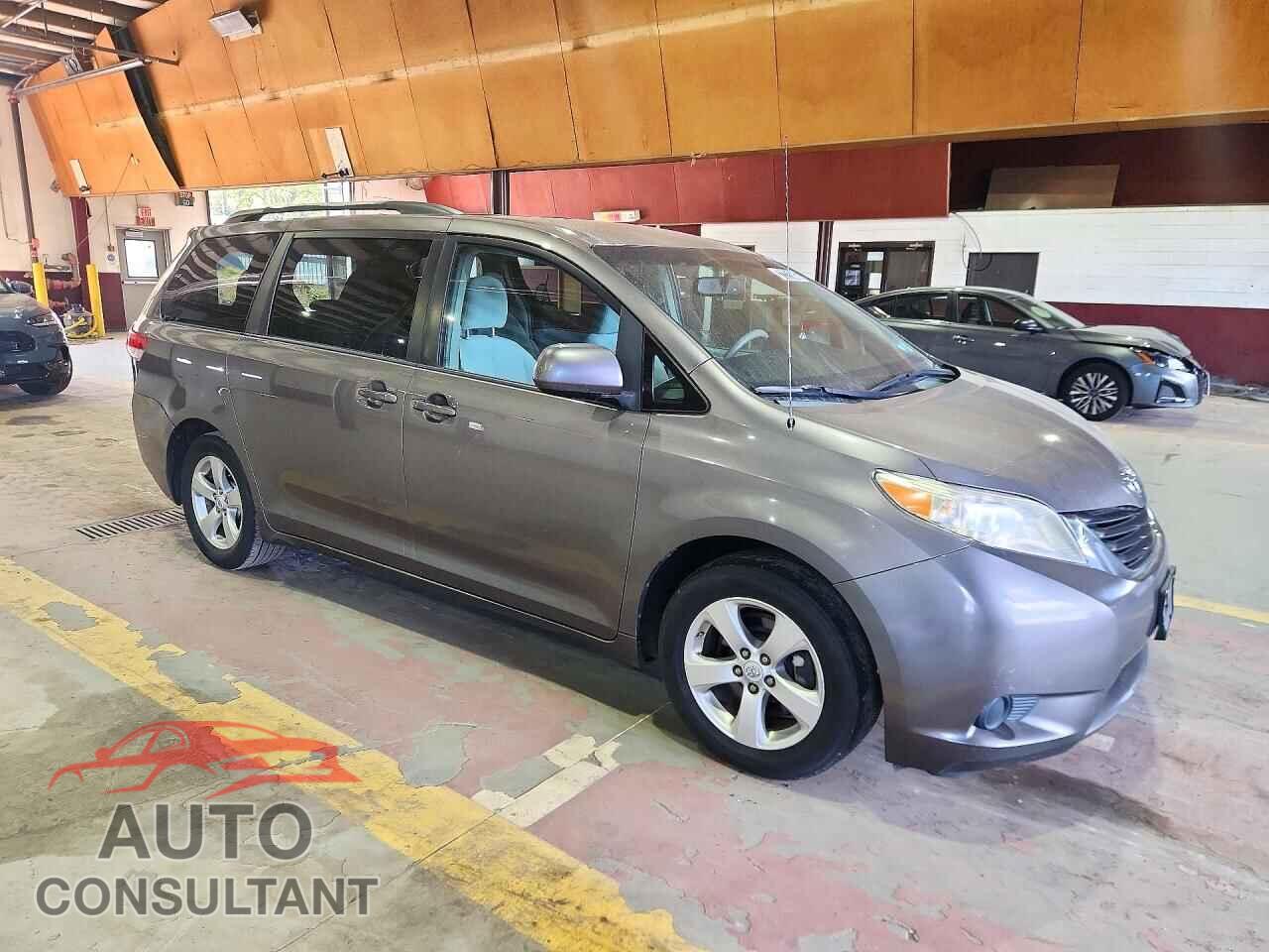 TOYOTA SIENNA 2011 - 5TDKK3DC4BS049257